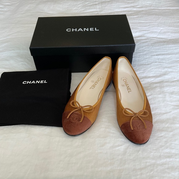 Chanel Cambon Ballet Flats - Picture 1 of 5